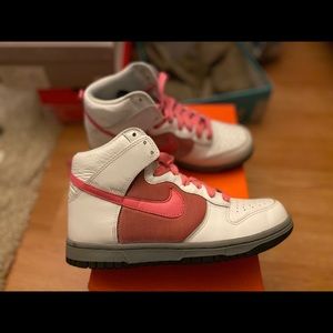 WOMENS NIKE DUNK HIGH